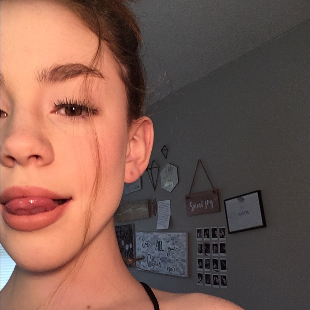 Meet your Posher, Abigail